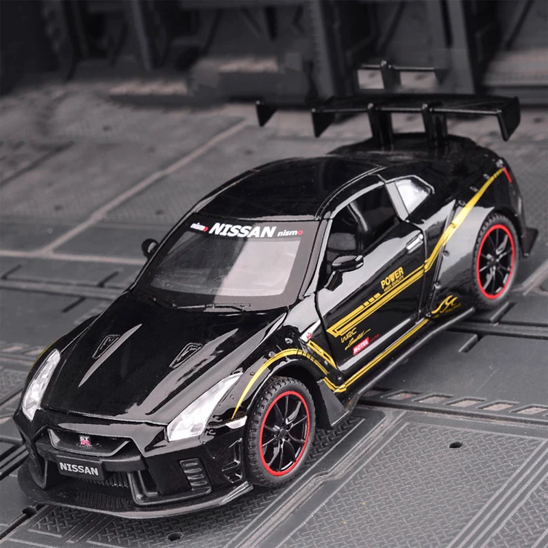 Nissan GTR R35 Miniatura 1:18