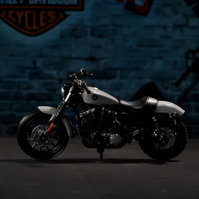 Miniatura Harley-Davidson Sportster Iron 883 2022 1:18