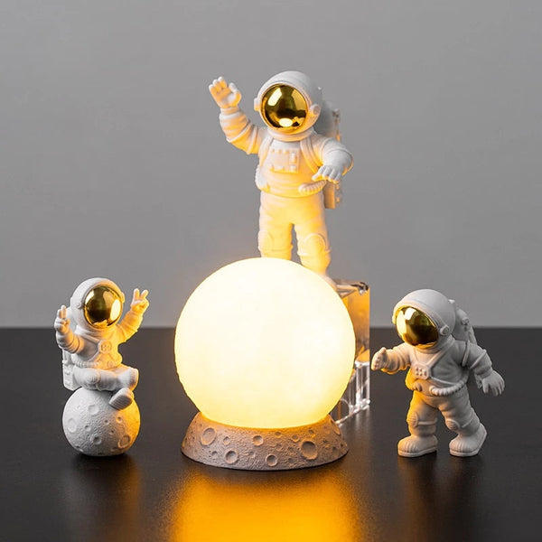 Conjunto Luminária Astronautas 4Pcs Figura Decorativa