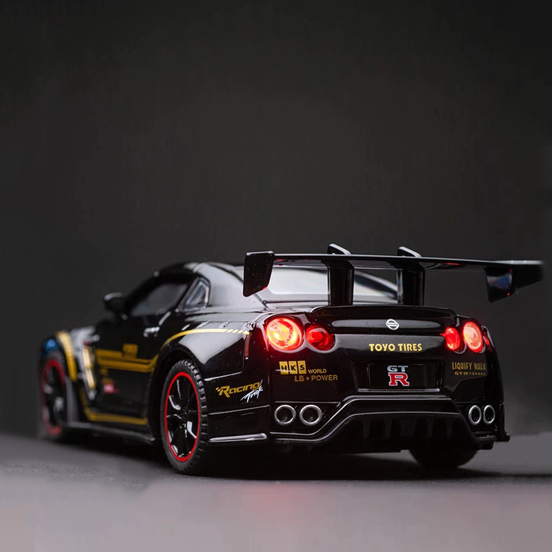 Nissan GTR R35 Miniatura 1:18