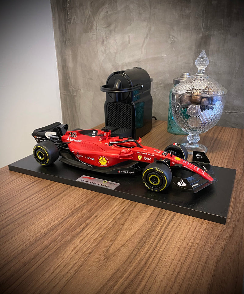 MINIATURA F1 FERRARI F1-75 / C.LECLERC - ESCALA 1:18 COM 53CM