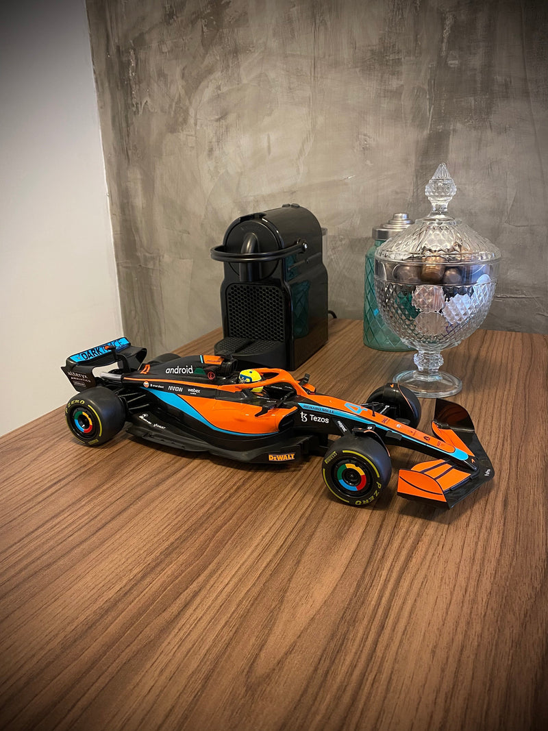 MINIATURA F1 MCLAREN MCL36 / L. NORRIS - ESCALA 1:18 COM 53CM