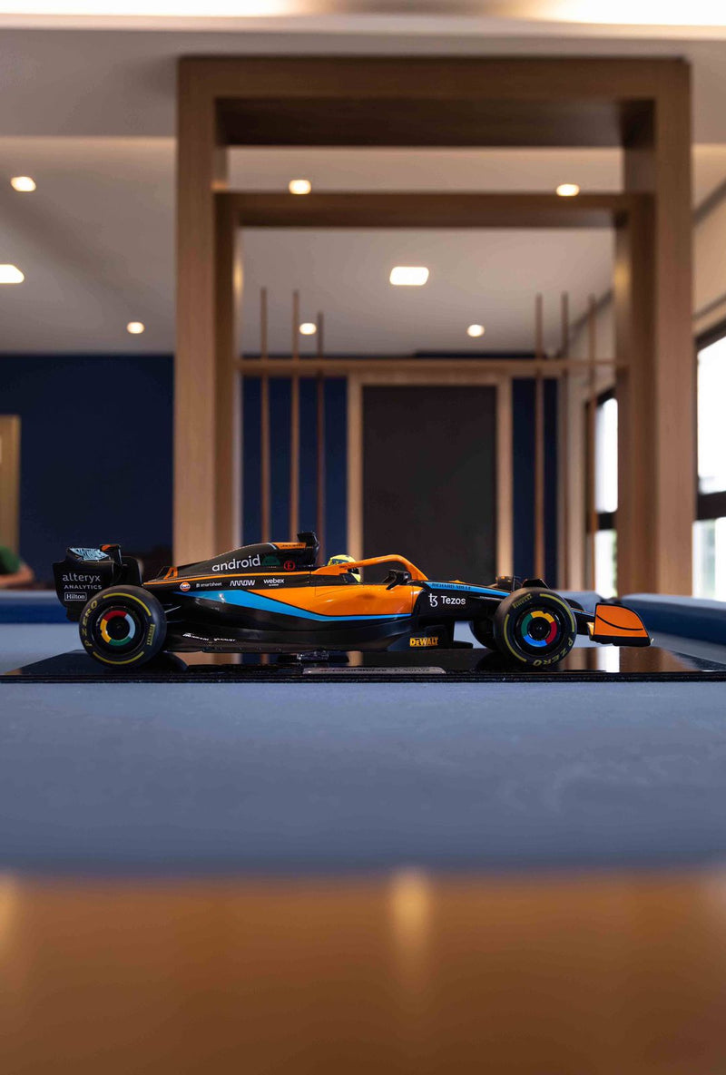 MINIATURA F1 MCLAREN MCL36 / L. NORRIS - ESCALA 1:18 COM 53CM