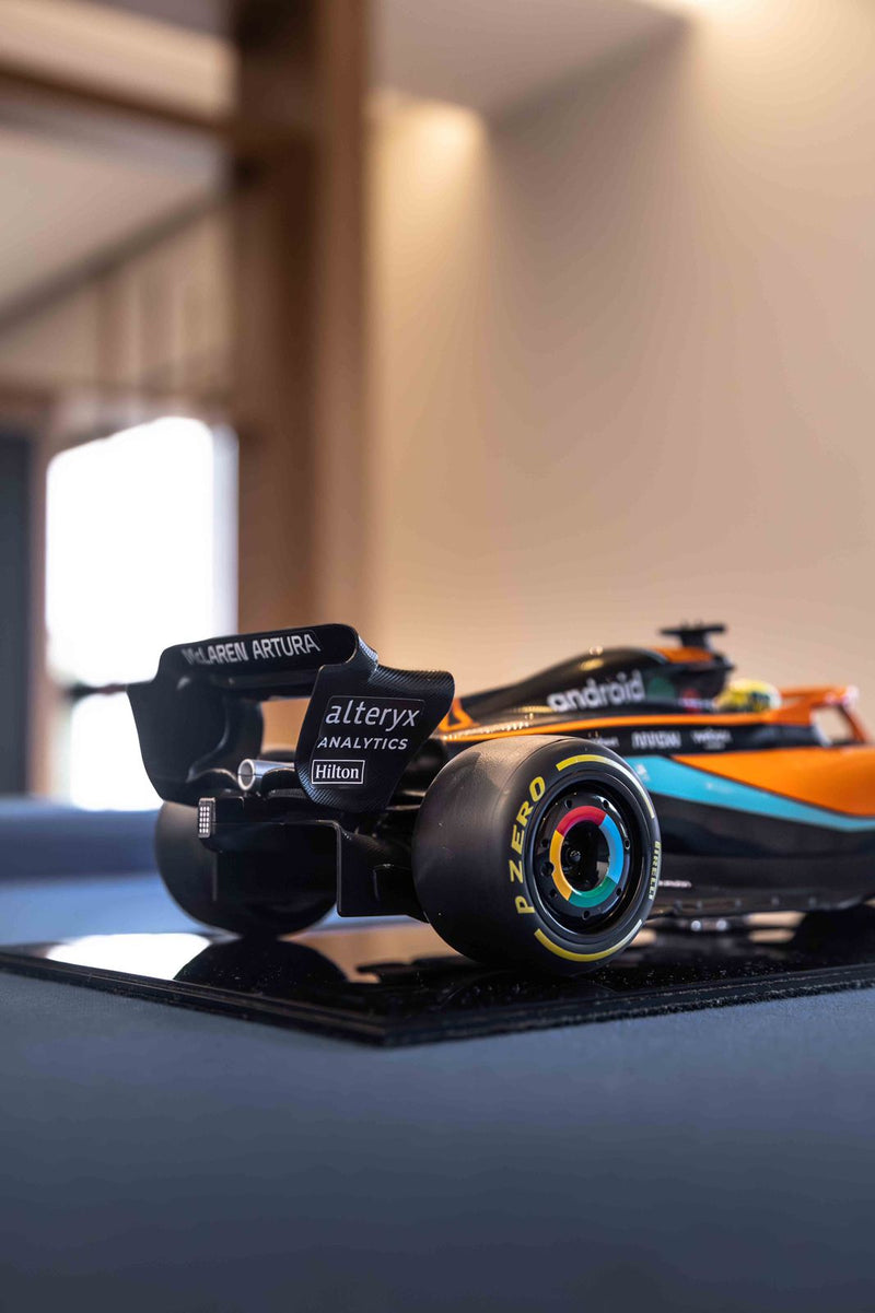 MINIATURA F1 MCLAREN MCL36 / L. NORRIS - ESCALA 1:18 COM 53CM