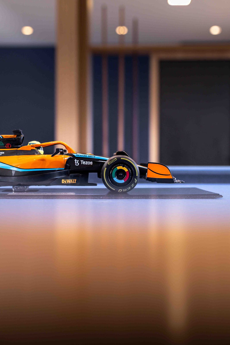 MINIATURA F1 MCLAREN MCL36 / L. NORRIS - ESCALA 1:18 COM 53CM