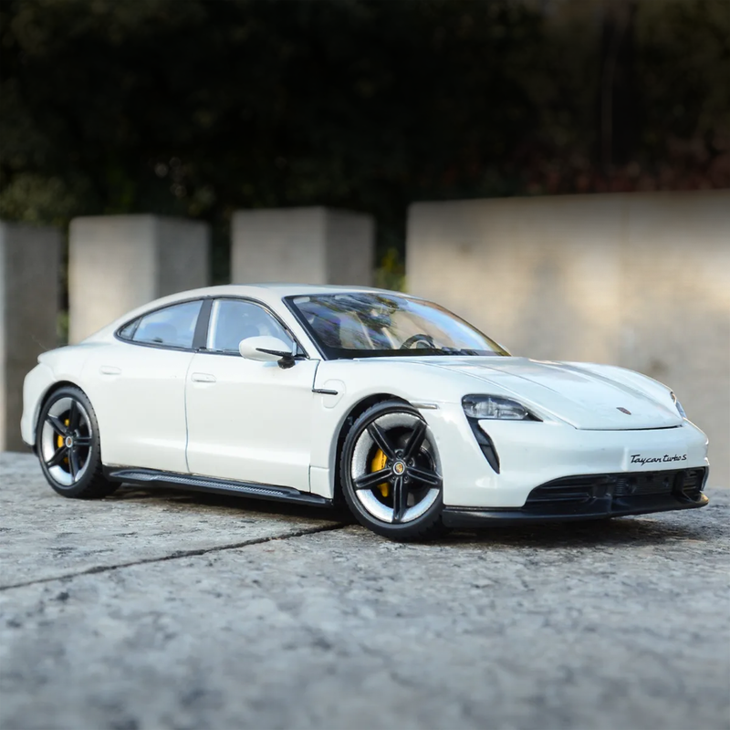 Miniatura Porsche™ Taycan Turbo S em Metal 1:18